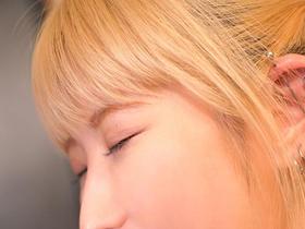 隣の絶倫隣人金髪推しギャルに誘惑されて…覗きがバレた罪滅ぼしに肉バイブ扱いで痴女られた僕… 希咲那奈　サンプル画像11